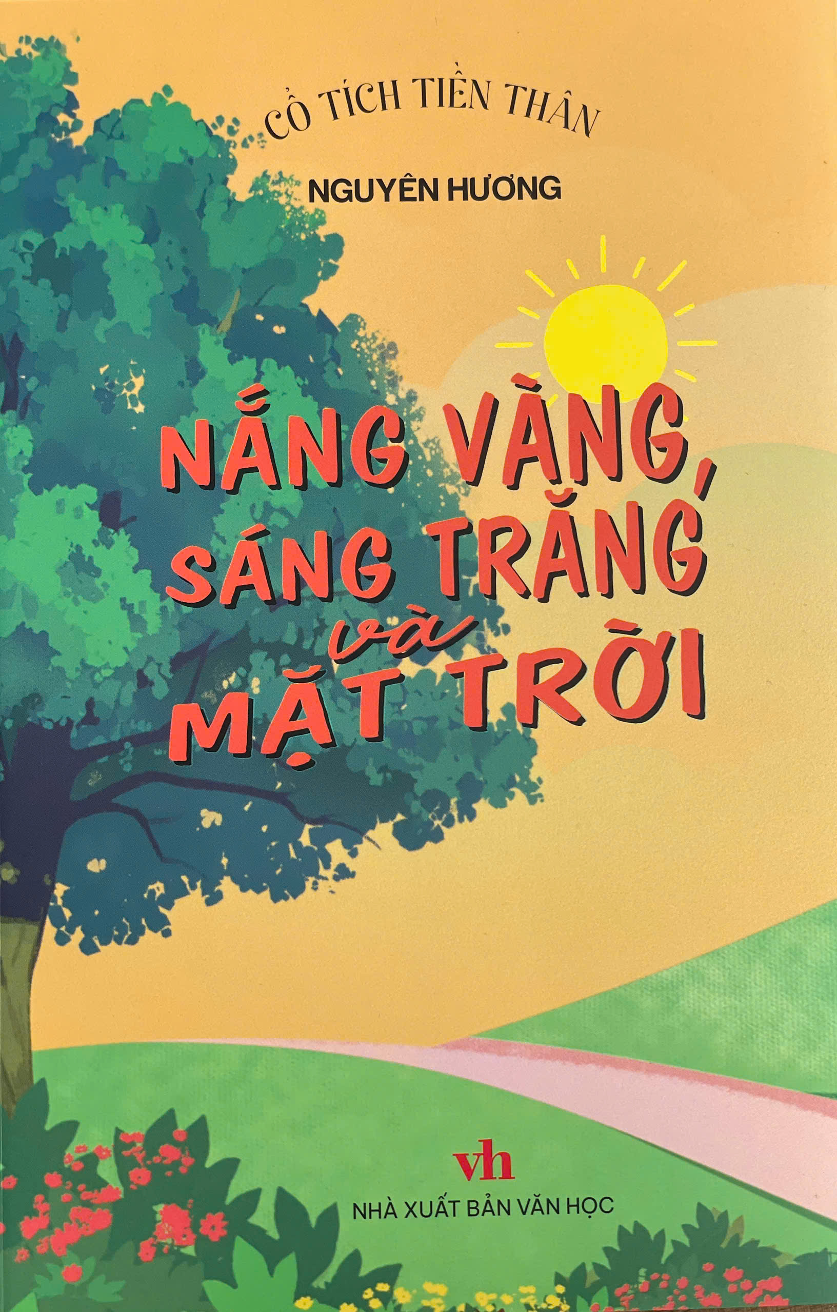 Nắng vàng sáng trăng và mặt trời